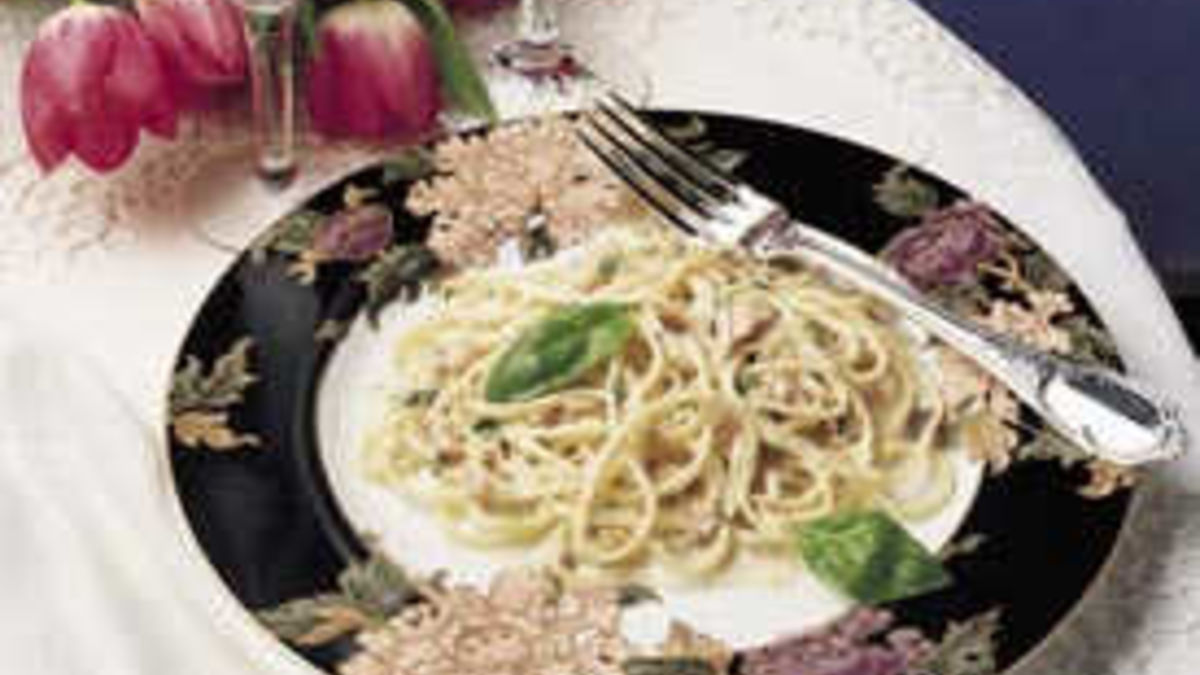 Manhattan Clam Linguine