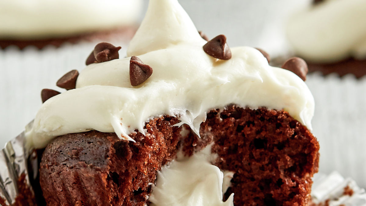 Dreamy Cream-Filled Cupcakes